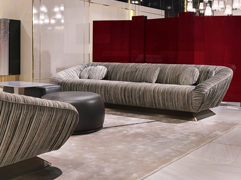 Create a Haven of Relaxation: The Citizen Sofa Living Room Setting by Visionnaire. This inviting space showcases the Citizen Sofa's versatility. Nestled alongside optional cushions and paired with a sleek coffee table, it creates the perfect environment for unwinding in ultimate style.