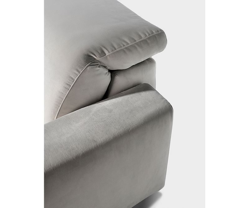 Cosmopol Relax armchair featuring premium leather accessories and modular design