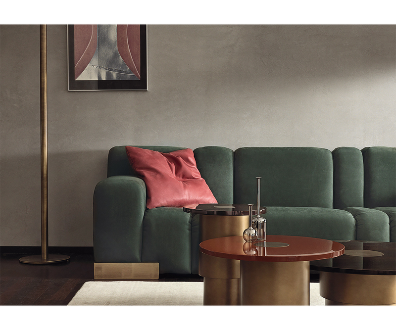 Daytona Leo Seductive Green Statement Piece: Make a statement in your living room with the Daytona Leo sofa, a captivating design in seductive green velvet with striking burnished brass details.