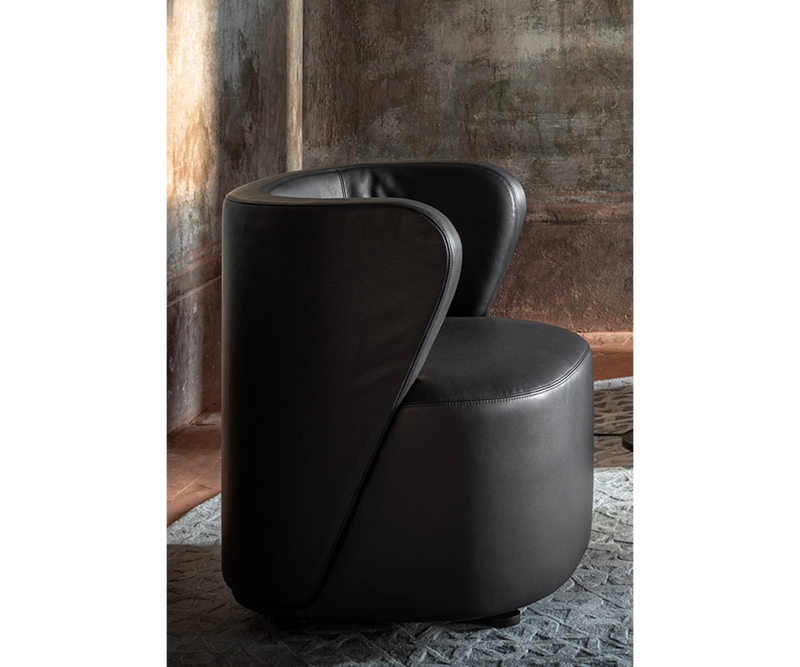 Luxury swivel lounge chair in black leather ideal for high-end living rooms and offices.