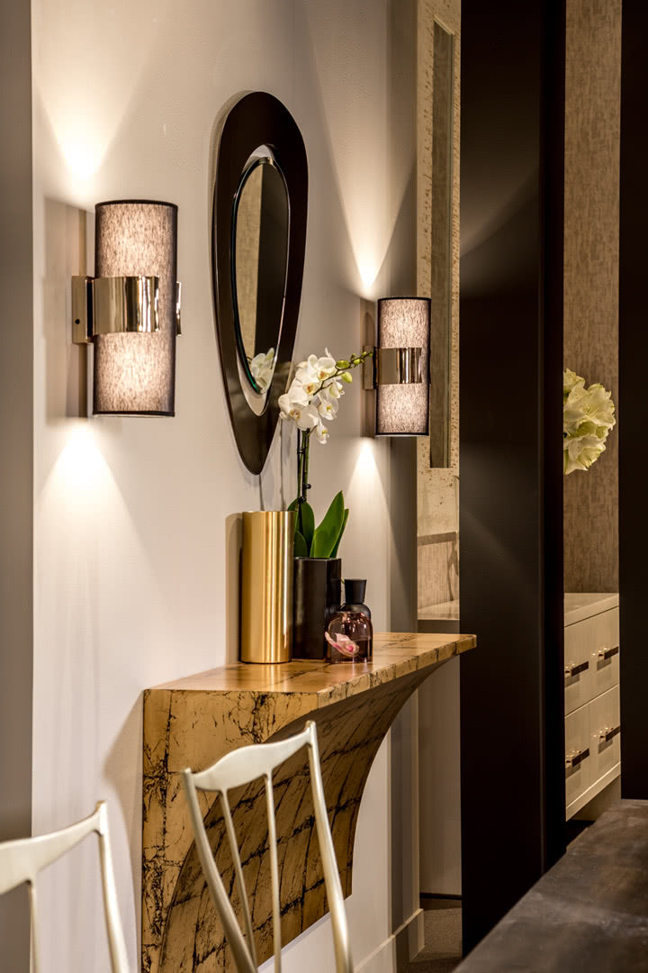 Sophisticated Iron Wall Lamp - Yolanda: Vogue's Premium Interior Lighting