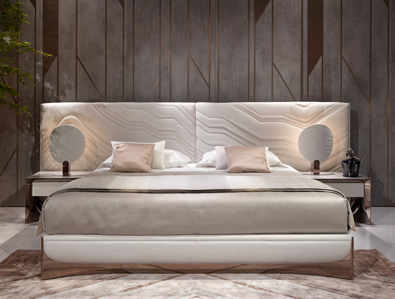 Comfortable Bed with Differentiated Density Foam: The Visionnaire Ca' Foscari Bed prioritizes exceptional comfort. Featuring integrated wooden slats and differentiated-density polyurethane foam padding, this bed ensures a personalised sleep experience.